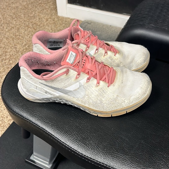 Women’s Nike Metcon 3 - Picture 2 of 3
